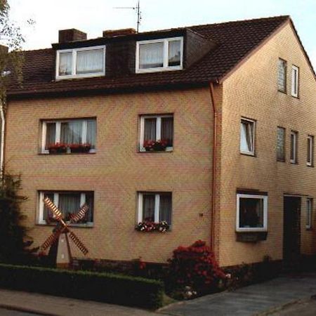 Privat-Pension-Doemens Aken Buitenkant foto